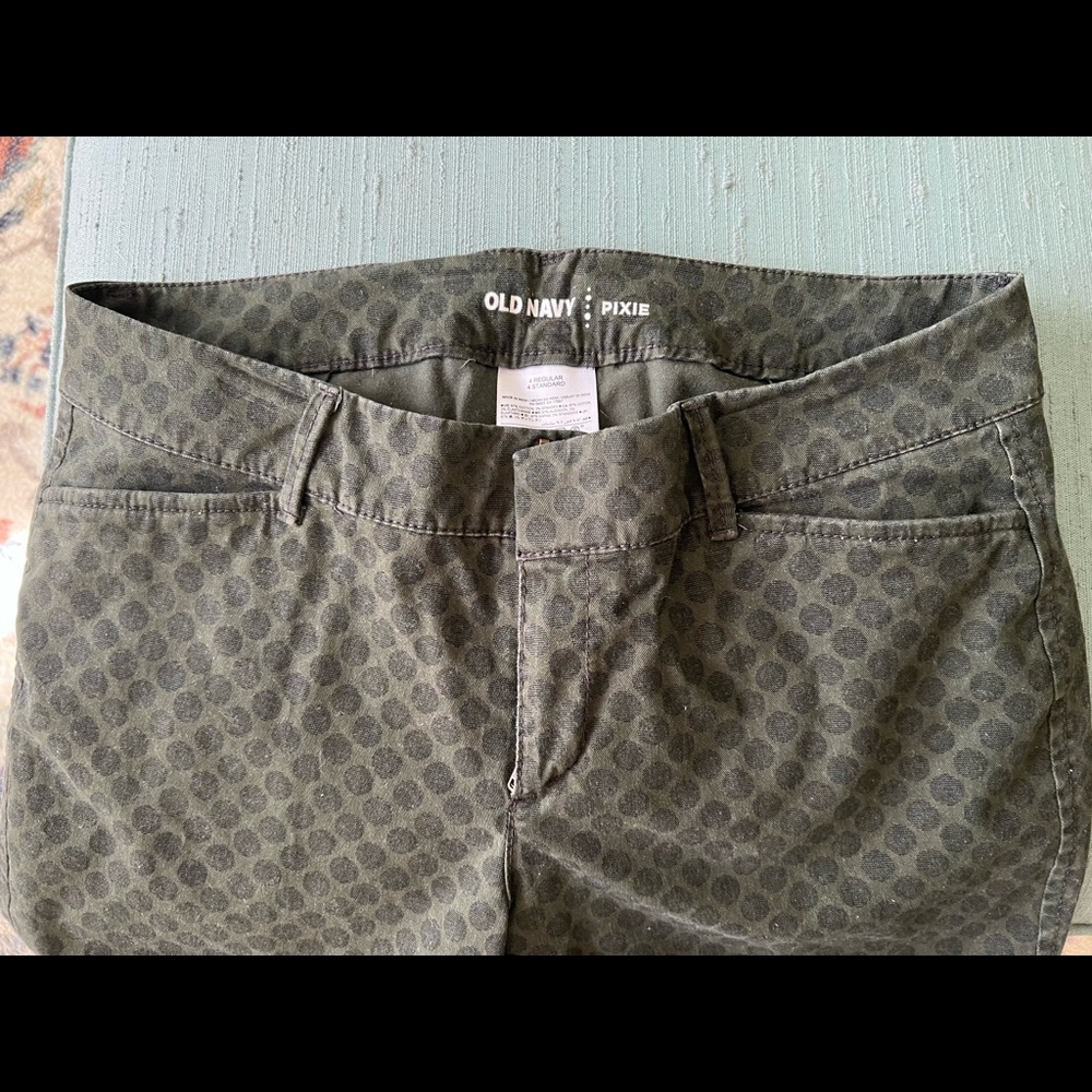 Old Navy green polka dot pixie ankle pants